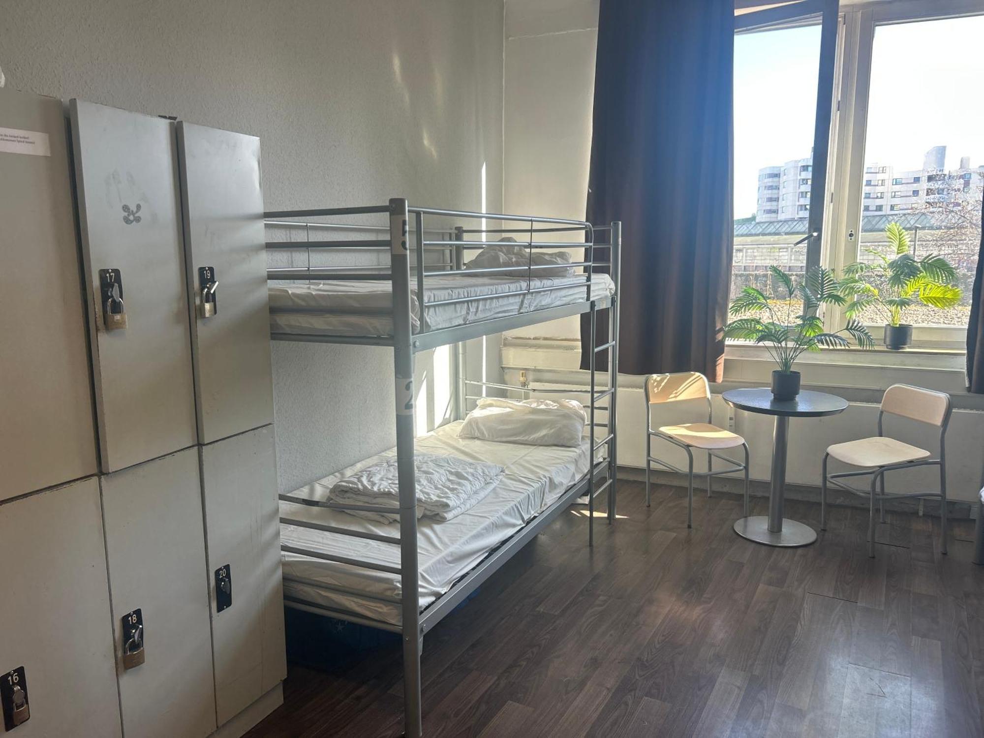 Posto Letto in Dormitorio per 8 Persone